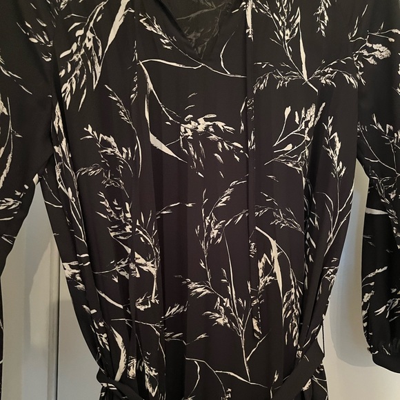 H&M DRESS - Picture 2 of 5